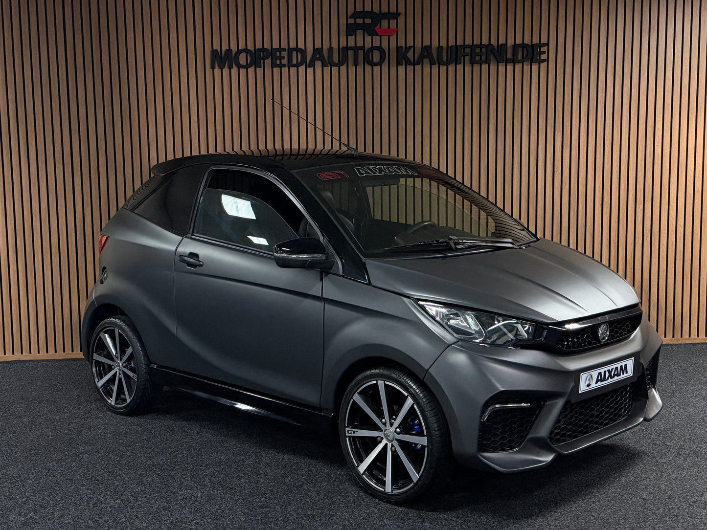 Aixam GTI Coupe Matt Grau 2023 / Apple Carplay / Spotify / DAB+ | 8 PS Kubota Motor | 45 km/h | Rückfahrkamera | Innerhalb 250 KM Kostenlose Lieferung | Mopedauto | Leichtmobile