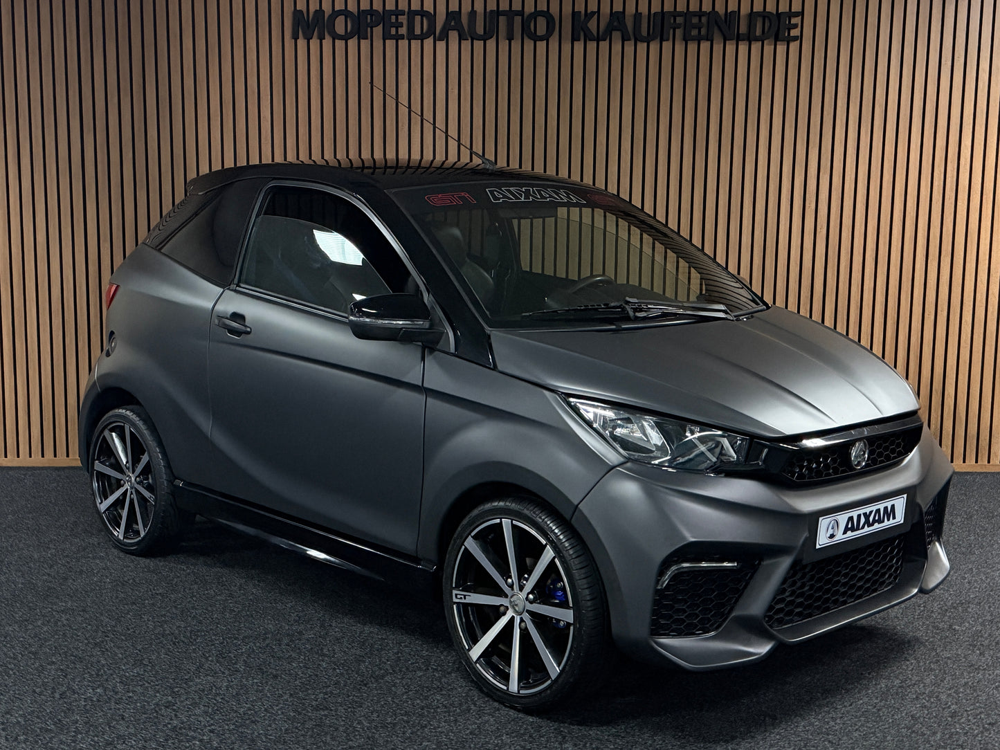 Aixam GTI Coupe Matt Grau 2023 / Apple Carplay / Spotify / DAB+ | 8 PS Kubota Motor | 45 km/h | Rückfahrkamera | Innerhalb 250 KM Kostenlose Lieferung | Mopedauto | Leichtmobile