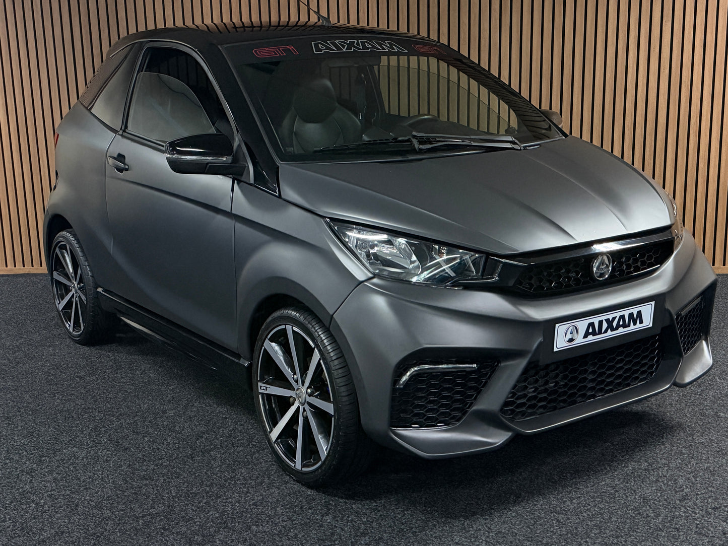 Aixam GTI Coupe Matt Grau 2023 / Apple Carplay / Spotify / DAB+ | 8 PS Kubota Motor | 45 km/h | Rückfahrkamera | Innerhalb 250 KM Kostenlose Lieferung | Mopedauto | Leichtmobile