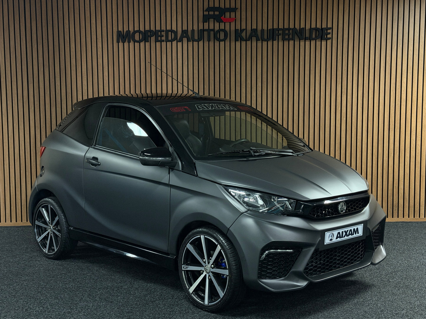 Aixam GTI Coupe Matt Grau 2023 / Apple Carplay / Spotify / DAB+ | 8 PS Kubota Motor | 45 km/h | Rückfahrkamera | Innerhalb 250 KM Kostenlose Lieferung | Mopedauto | Leichtmobile