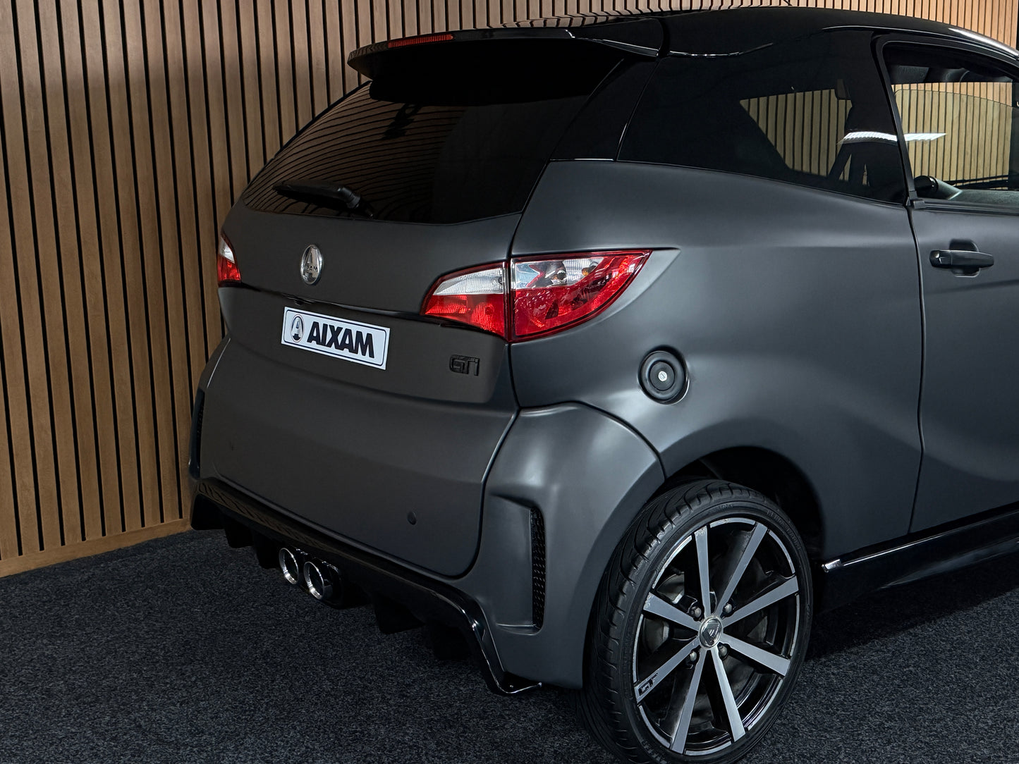 Aixam GTI Coupe Matt Grau 2023 / Apple Carplay / Spotify / DAB+ | 8 PS Kubota Motor | 45 km/h | Rückfahrkamera | Innerhalb 250 KM Kostenlose Lieferung | Mopedauto | Leichtmobile