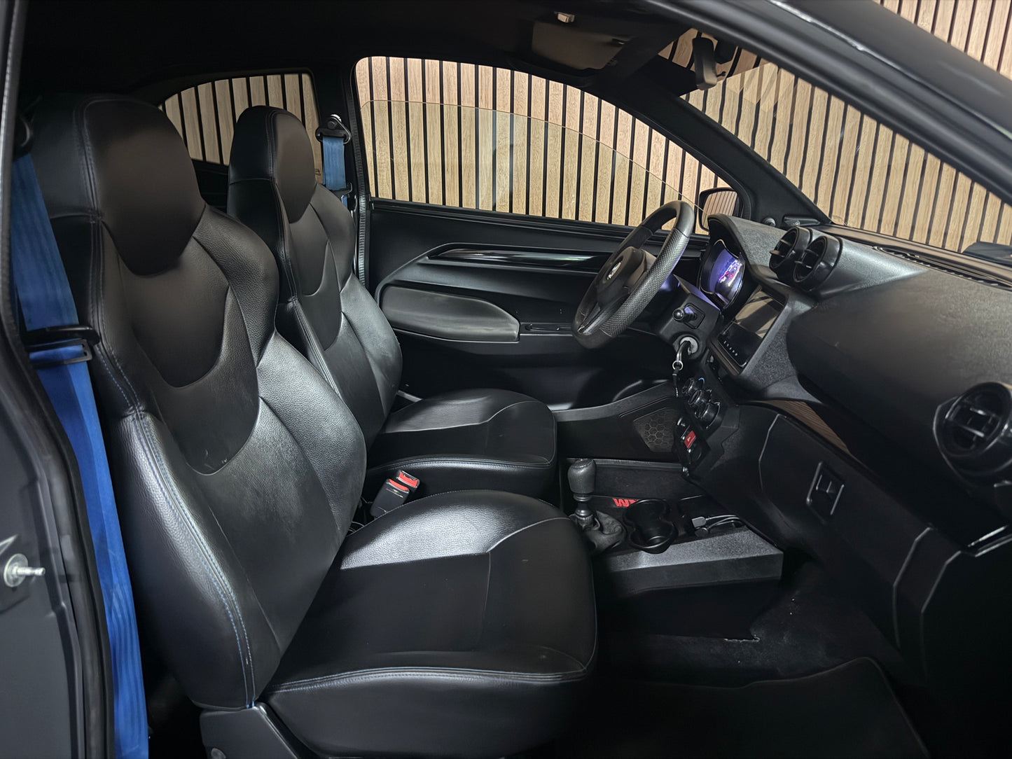 Aixam GTI Coupe Matt Grau 2023 / Apple Carplay / Spotify / DAB+ | 8 PS Kubota Motor | 45 km/h | Rückfahrkamera | Innerhalb 250 KM Kostenlose Lieferung | Mopedauto | Leichtmobile