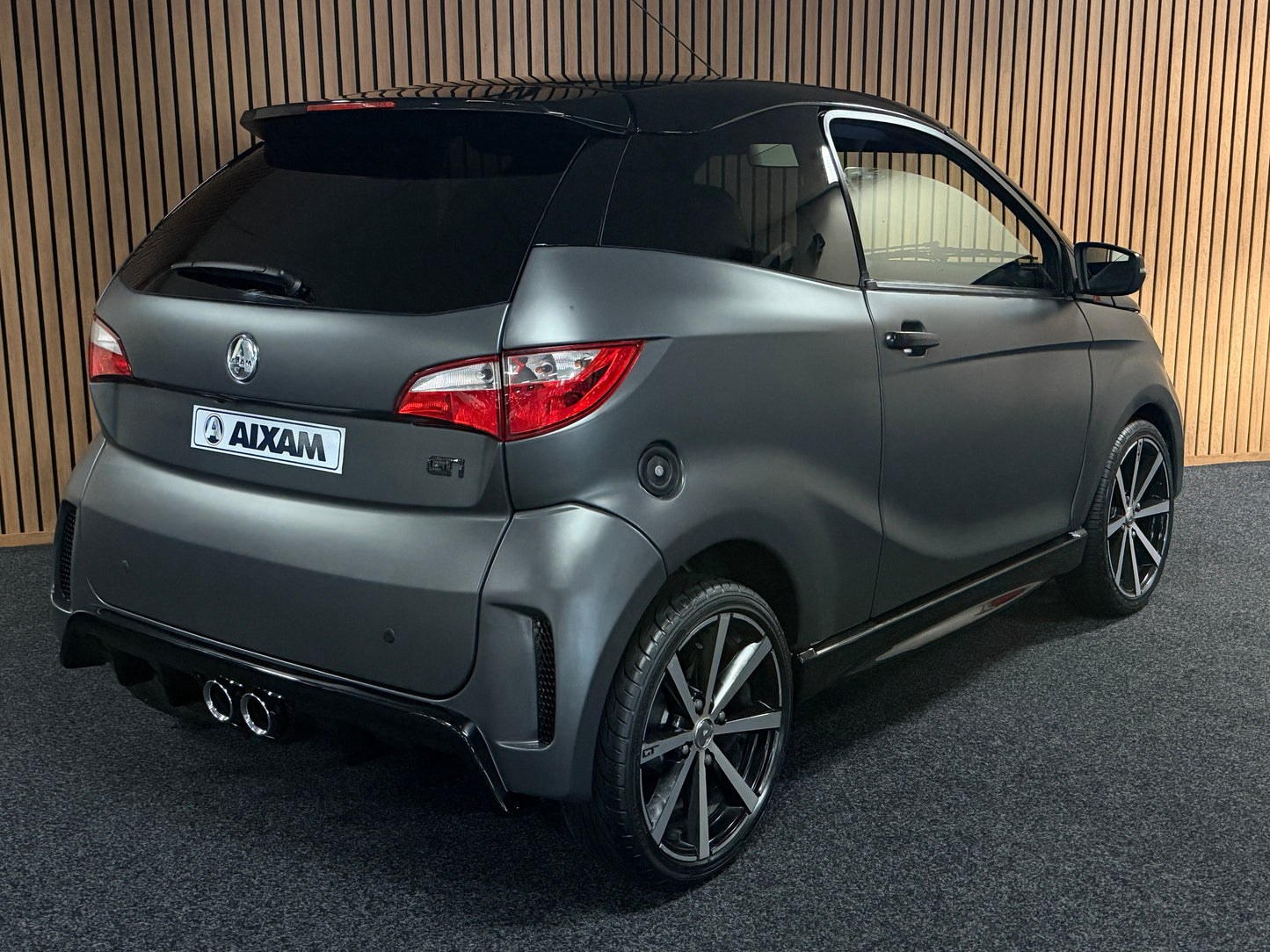 Aixam GTI Coupe Matt Grau 2023 / Apple Carplay / Spotify / DAB+ | 8 PS Kubota Motor | 45 km/h | Rückfahrkamera | Innerhalb 250 KM Kostenlose Lieferung | Mopedauto | Leichtmobile