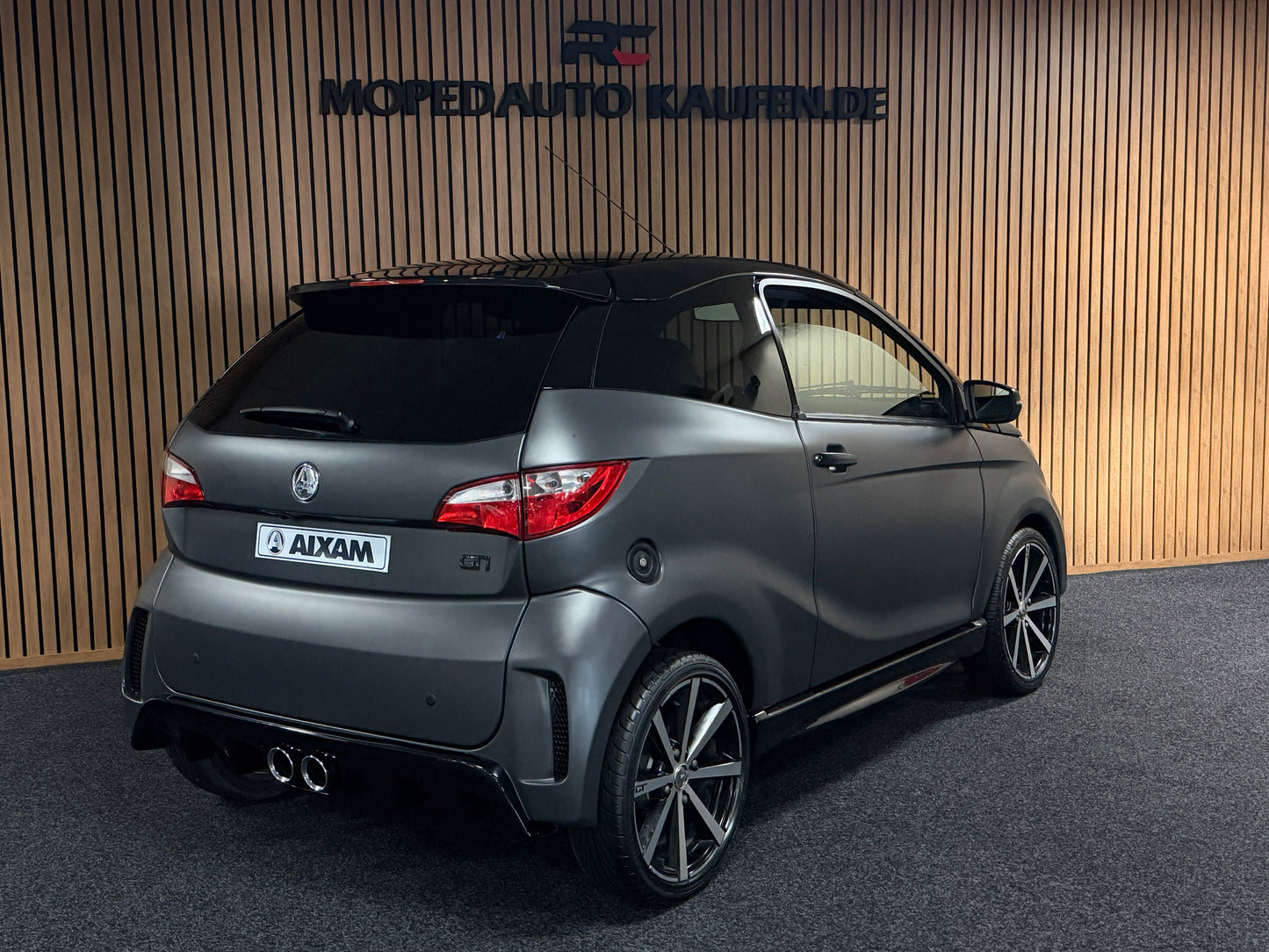 Aixam GTI Coupe Matt Grau 2023 / Apple Carplay / Spotify / DAB+ | 8 PS Kubota Motor | 45 km/h | Rückfahrkamera | Innerhalb 250 KM Kostenlose Lieferung | Mopedauto | Leichtmobile