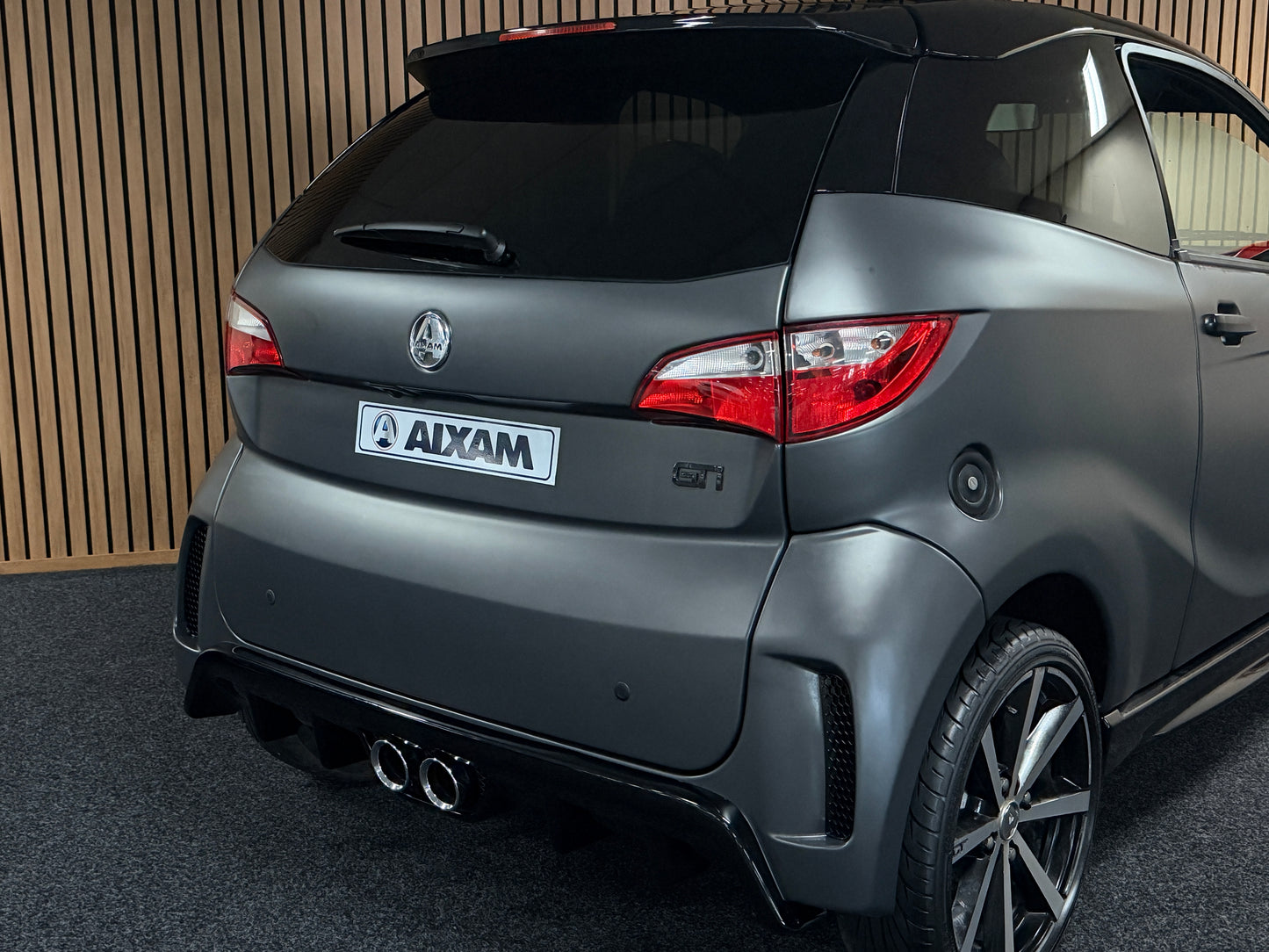 Aixam GTI Coupe Matt Grau 2023 / Apple Carplay / Spotify / DAB+ | 8 PS Kubota Motor | 45 km/h | Rückfahrkamera | Innerhalb 250 KM Kostenlose Lieferung | Mopedauto | Leichtmobile