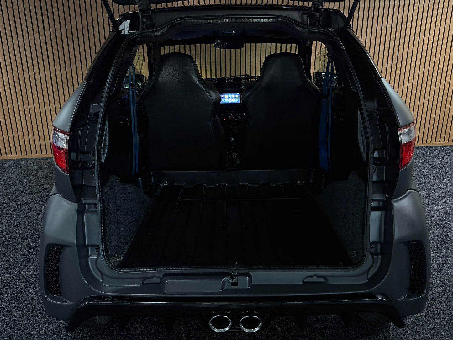 Aixam GTI Coupe Matt Grau 2023 / Apple Carplay / Spotify / DAB+ | 8 PS Kubota Motor | 45 km/h | Rückfahrkamera | Innerhalb 250 KM Kostenlose Lieferung | Mopedauto | Leichtmobile