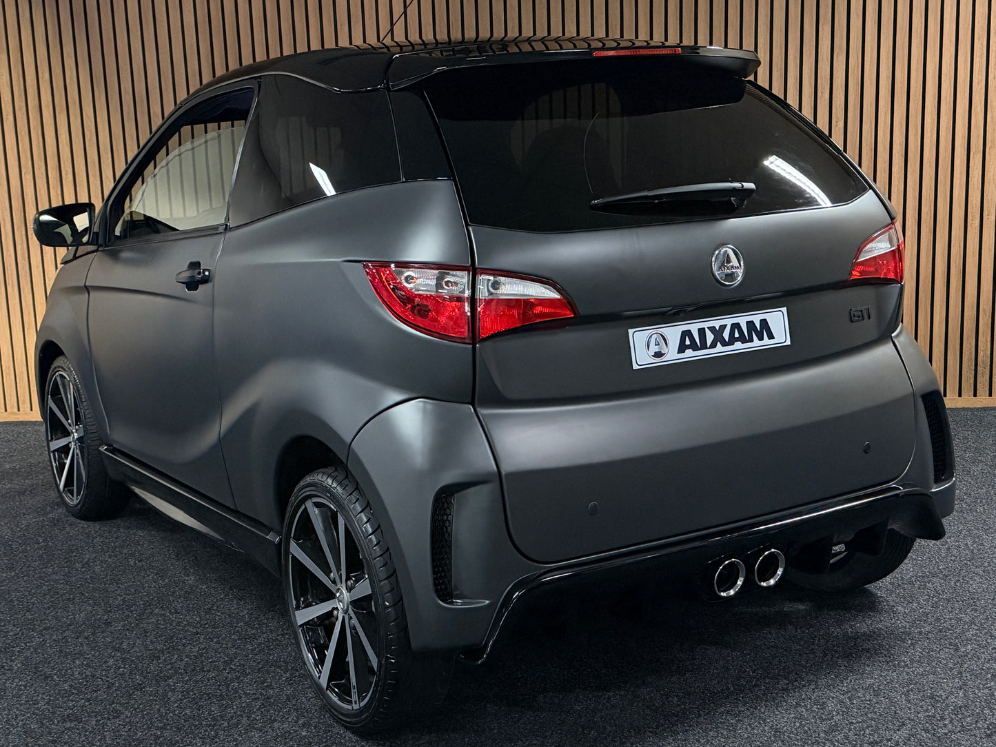 Aixam GTI Coupe Matt Grau 2023 / Apple Carplay / Spotify / DAB+ | 8 PS Kubota Motor | 45 km/h | Rückfahrkamera | Innerhalb 250 KM Kostenlose Lieferung | Mopedauto | Leichtmobile