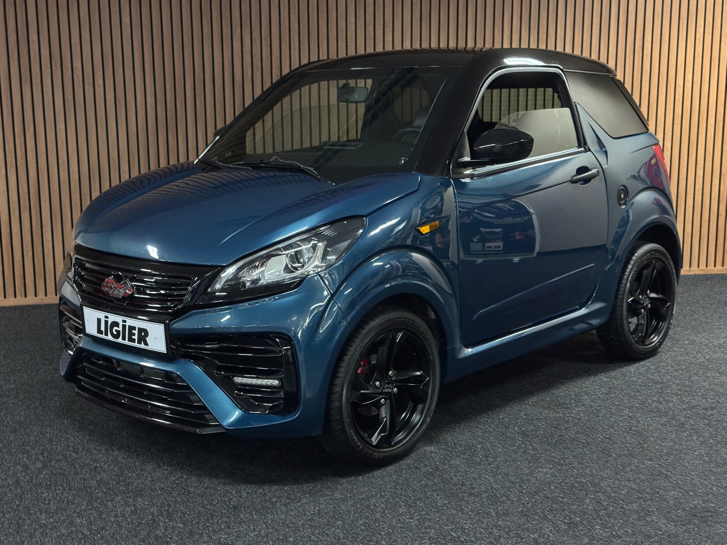 Ligier JS50 JS66 Sport Facelift Tablet ! | Servolenkung Apple Car / | 8 PS leiser DCI Motor | 45 km/h | Rückfahrkamera | Innerhalb 250 KM Kostenlose Lieferung | Mopedauto | Leichtmobile