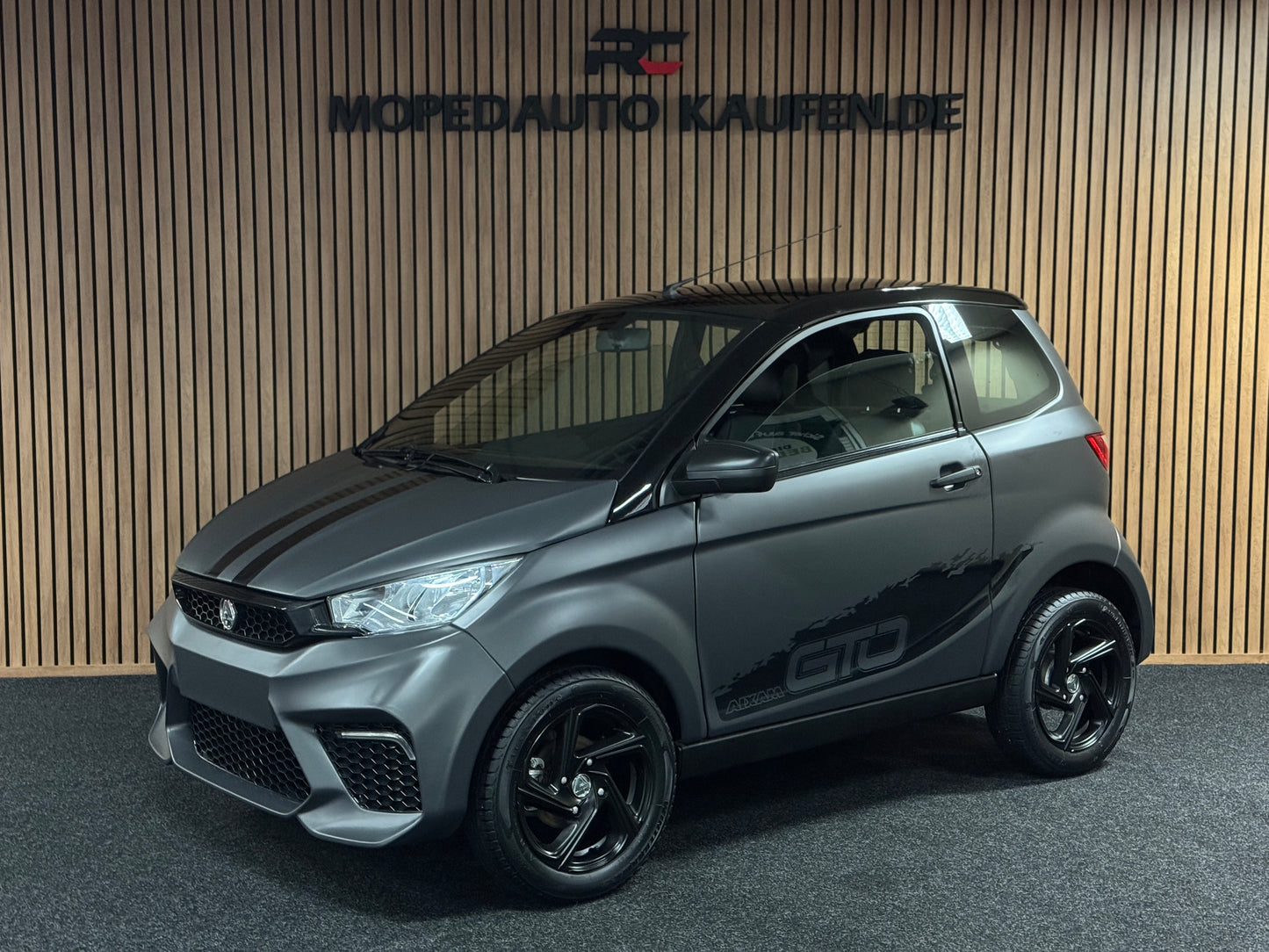 Aixam City Sport Matt Grau | Gr. Multi-Media | 8 PS Motor | 45 km/h | Rückfahrkamera | Innerhalb 250 KM Kostenlose Lieferung | Mopedauto | Leichtmobile