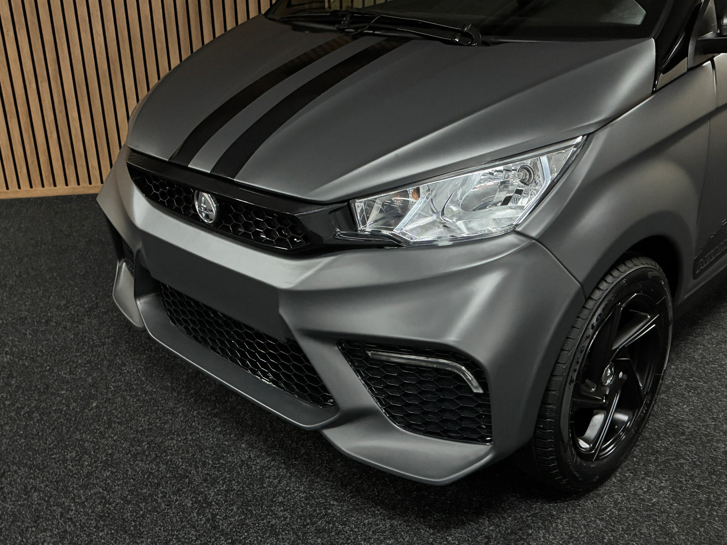 Aixam City Sport Matt Grau | Gr. Multi-Media | 8 PS Motor | 45 km/h | Rückfahrkamera | Innerhalb 250 KM Kostenlose Lieferung | Mopedauto | Leichtmobile