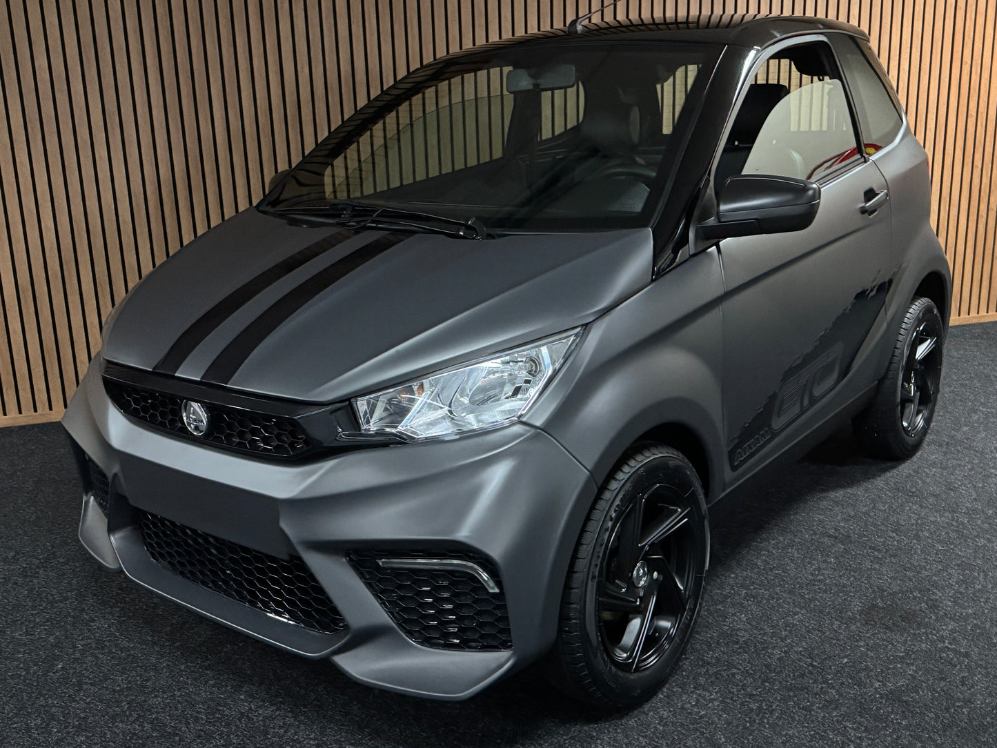 Aixam City Sport Matt Grau | Gr. Multi-Media | 8 PS Motor | 45 km/h | Rückfahrkamera | Innerhalb 250 KM Kostenlose Lieferung | Mopedauto | Leichtmobile