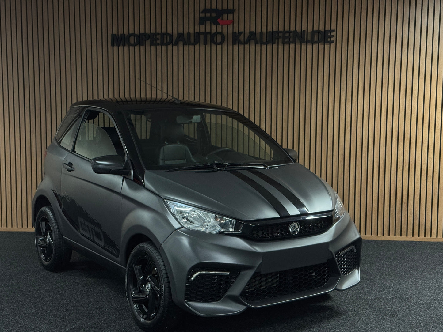 Aixam City Sport Matt Grau | Gr. Multi-Media | 8 PS Motor | 45 km/h | Rückfahrkamera | Innerhalb 250 KM Kostenlose Lieferung | Mopedauto | Leichtmobile