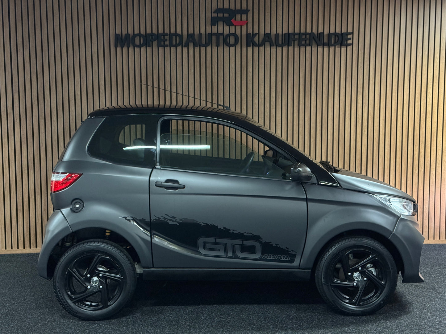 Aixam City Sport Matt Grau | Gr. Multi-Media | 8 PS Motor | 45 km/h | Rückfahrkamera | Innerhalb 250 KM Kostenlose Lieferung | Mopedauto | Leichtmobile