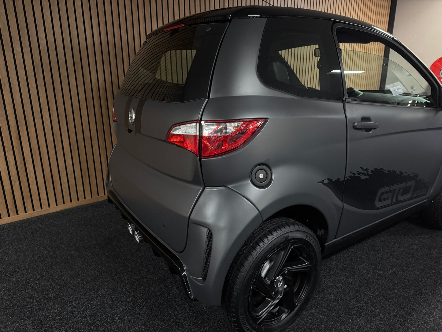 Aixam City Sport Matt Grau | Gr. Multi-Media | 8 PS Motor | 45 km/h | Rückfahrkamera | Innerhalb 250 KM Kostenlose Lieferung | Mopedauto | Leichtmobile