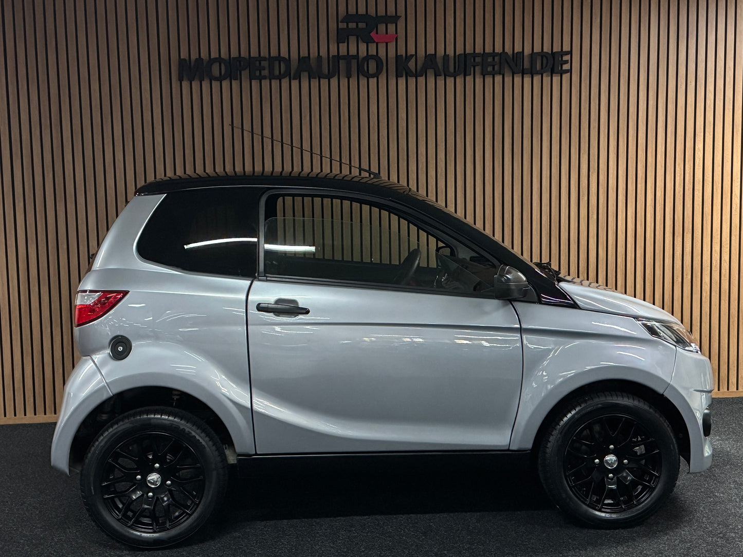 Aixam City Sport Luxe | 2018 | 8 PS Kubota Motor | Rückfahrkamera // Carbon | Alpine Multi-Media 45 km/h | Innerhalb 250 KM Kostenlose Lieferung | Mopedauto | Leichtmobile | Aixam | Microcar | Ligier