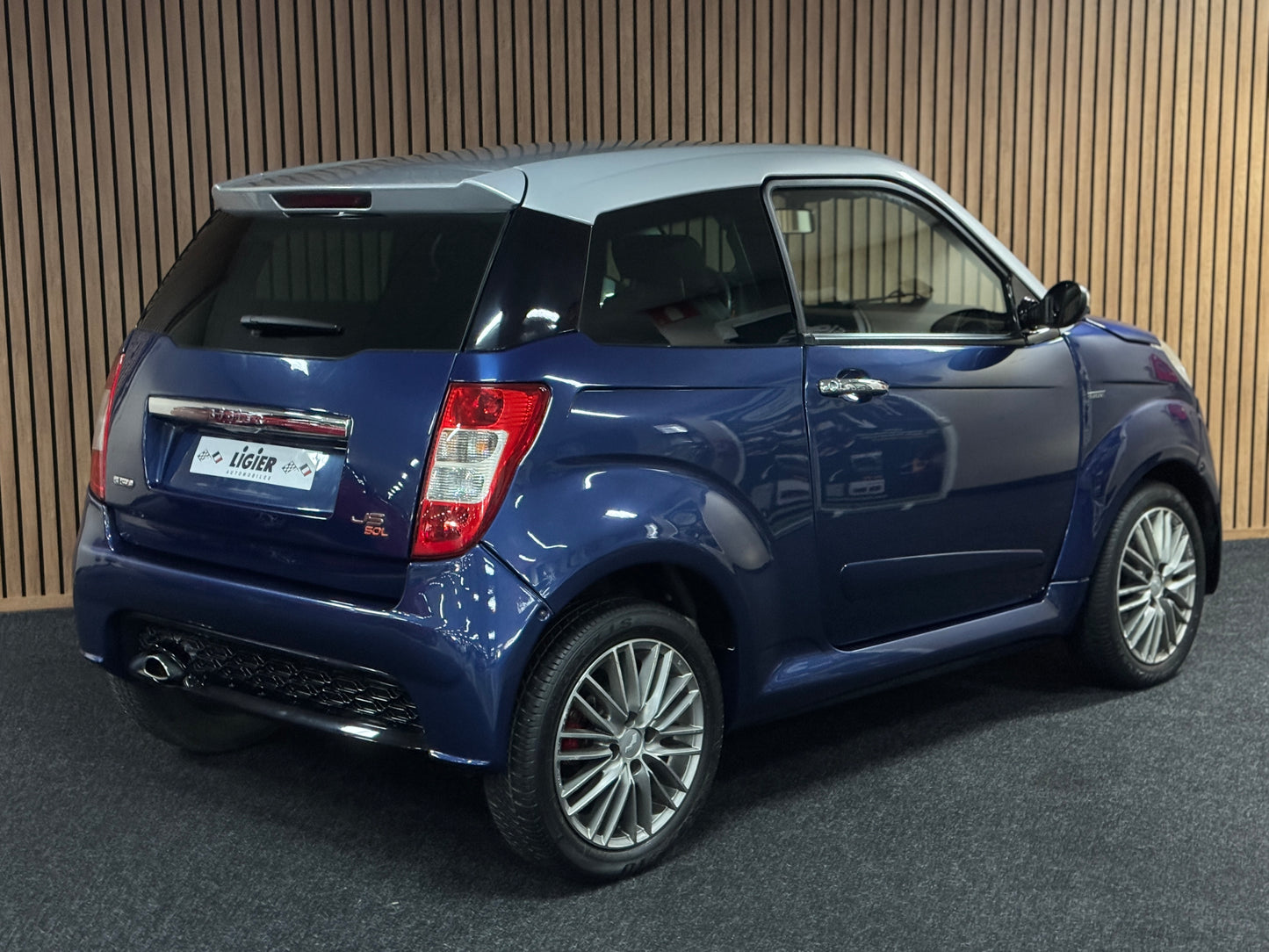 Ligier JS50L Blueline mit leiser DCI Motor | 45 km/h | Rückfahrkamera | Innerhalb 250 KM Kostenlose Lieferung | Mopedauto | Leichtmobile