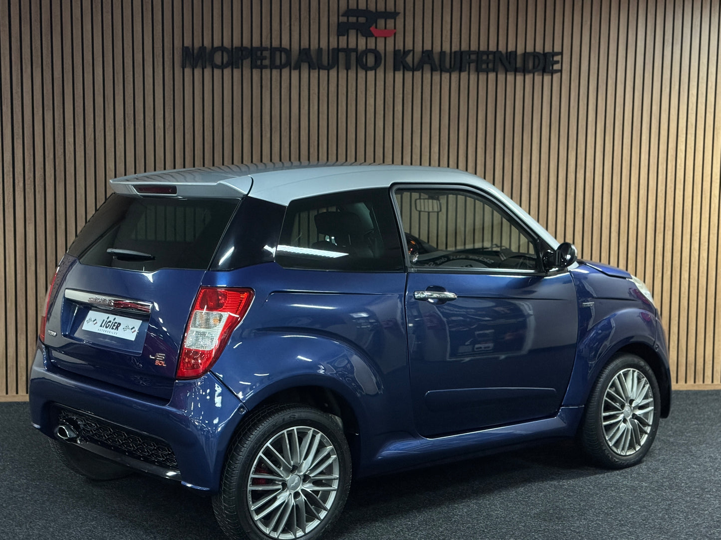 Ligier JS50L Blueline mit leiser DCI Motor | 45 km/h | Rückfahrkamera | Innerhalb 250 KM Kostenlose Lieferung | Mopedauto | Leichtmobile