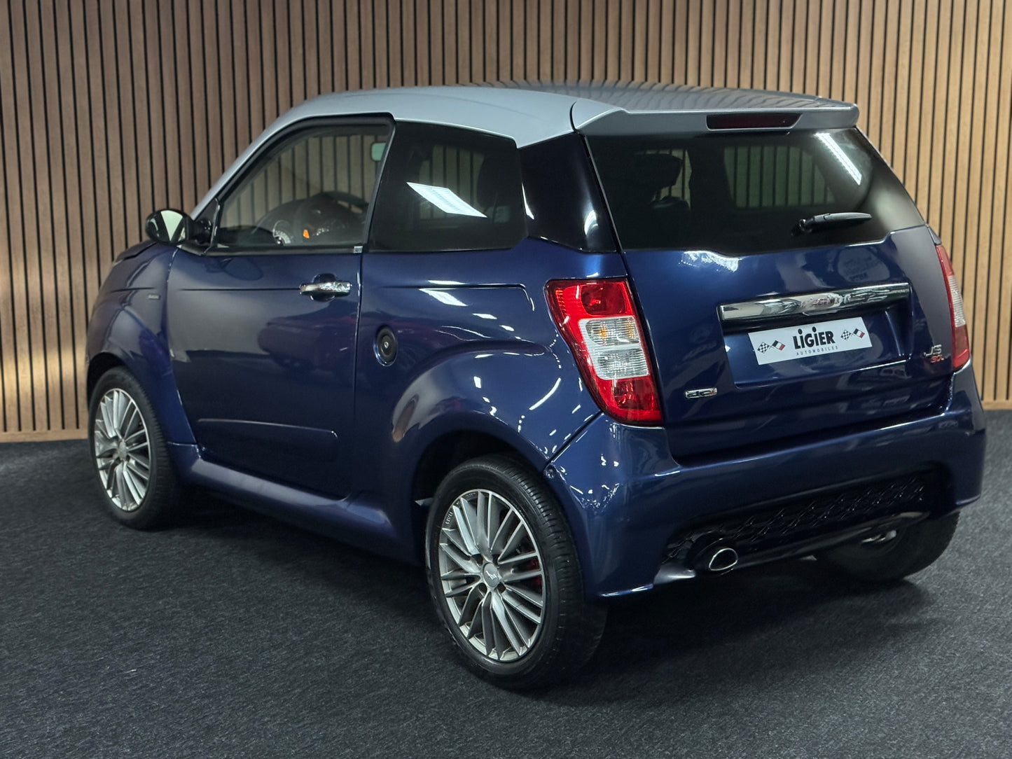 Ligier JS50L Blueline mit leiser DCI Motor | 45 km/h | Rückfahrkamera | Innerhalb 250 KM Kostenlose Lieferung | Mopedauto | Leichtmobile