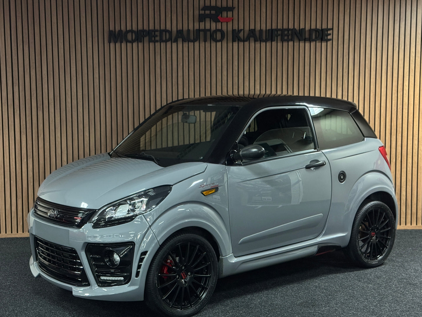 Ligier JS50 Ultimate Sport Nardo Grey | 8 PS leiser DCI Motor | 45 km/h | Rückfahrkamera | Innerhalb 250 KM Kostenlose Lieferung | Mopedauto | Leichtmobile