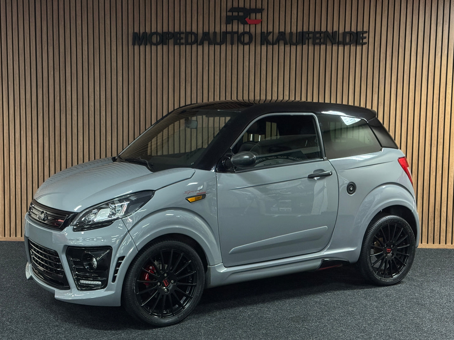 Ligier JS50 Ultimate Sport Nardo Grey | 8 PS leiser DCI Motor | 45 km/h | Rückfahrkamera | Innerhalb 250 KM Kostenlose Lieferung | Mopedauto | Leichtmobile