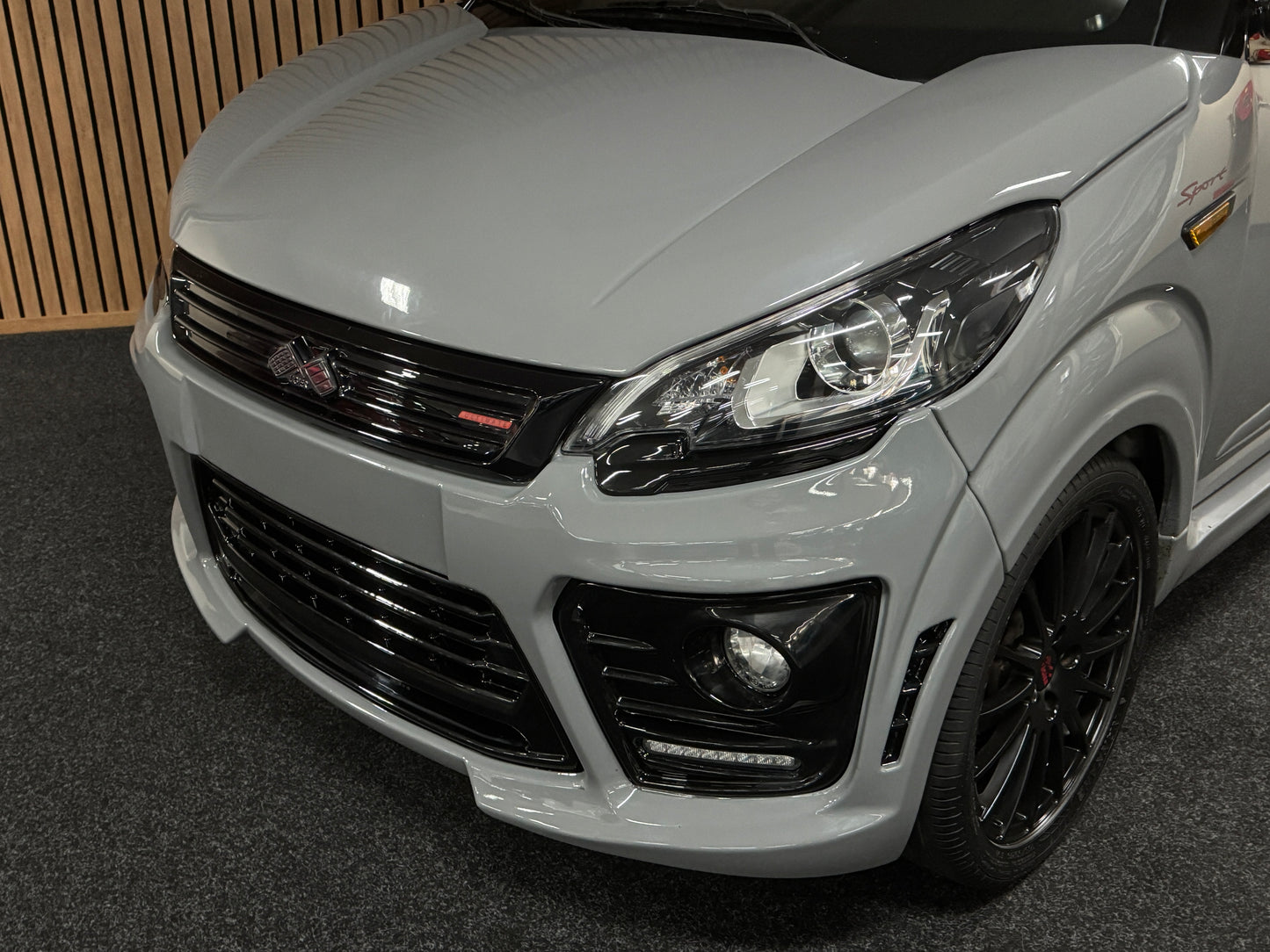 Ligier JS50 Ultimate Sport Nardo Grey | 8 PS leiser DCI Motor | 45 km/h | Rückfahrkamera | Innerhalb 250 KM Kostenlose Lieferung | Mopedauto | Leichtmobile