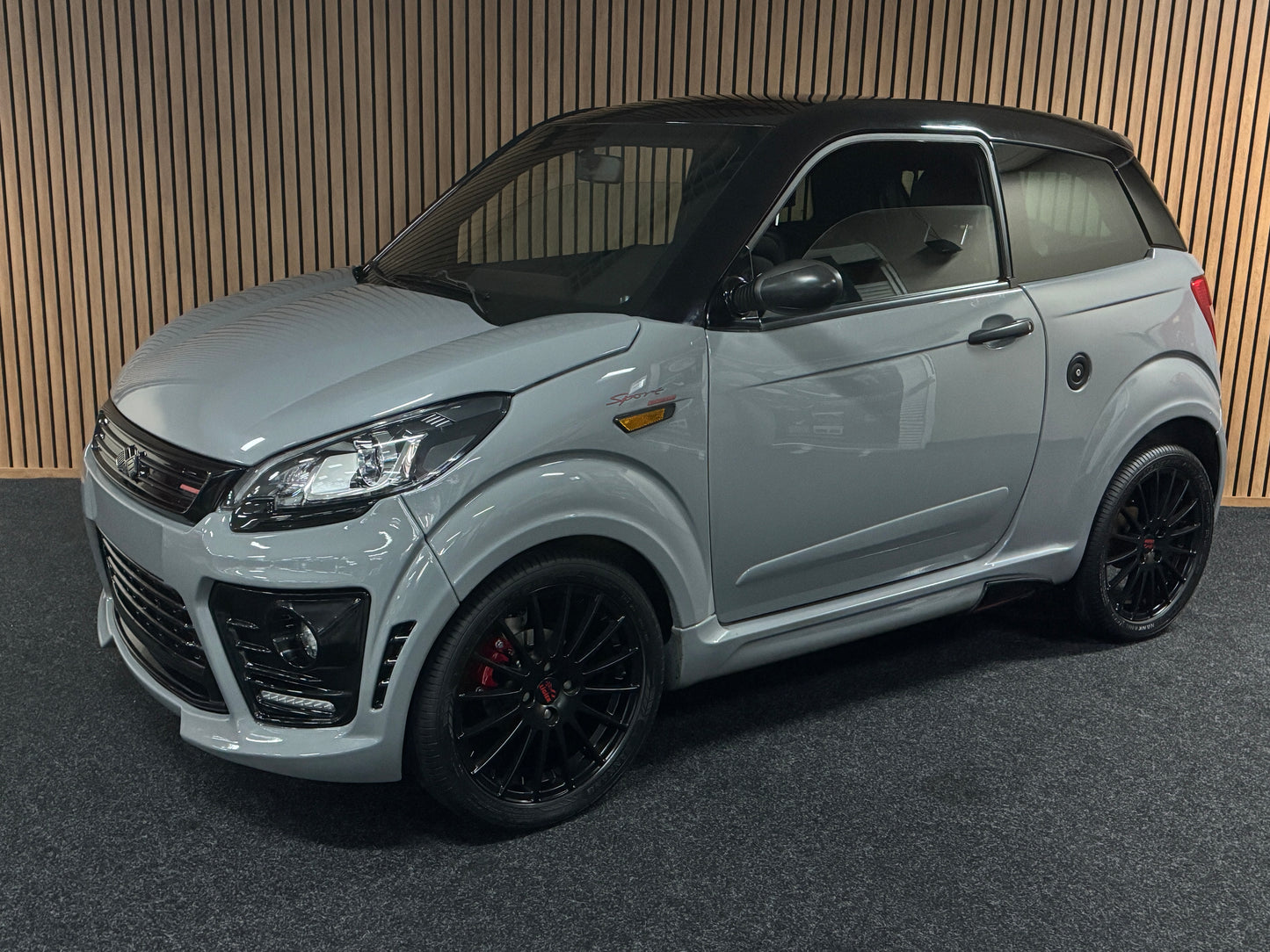 Ligier JS50 Ultimate Sport Nardo Grey | 8 PS leiser DCI Motor | 45 km/h | Rückfahrkamera | Innerhalb 250 KM Kostenlose Lieferung | Mopedauto | Leichtmobile