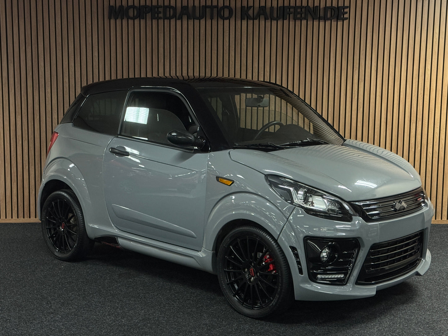 Ligier JS50 Ultimate Sport Nardo Grey | 8 PS leiser DCI Motor | 45 km/h | Rückfahrkamera | Innerhalb 250 KM Kostenlose Lieferung | Mopedauto | Leichtmobile