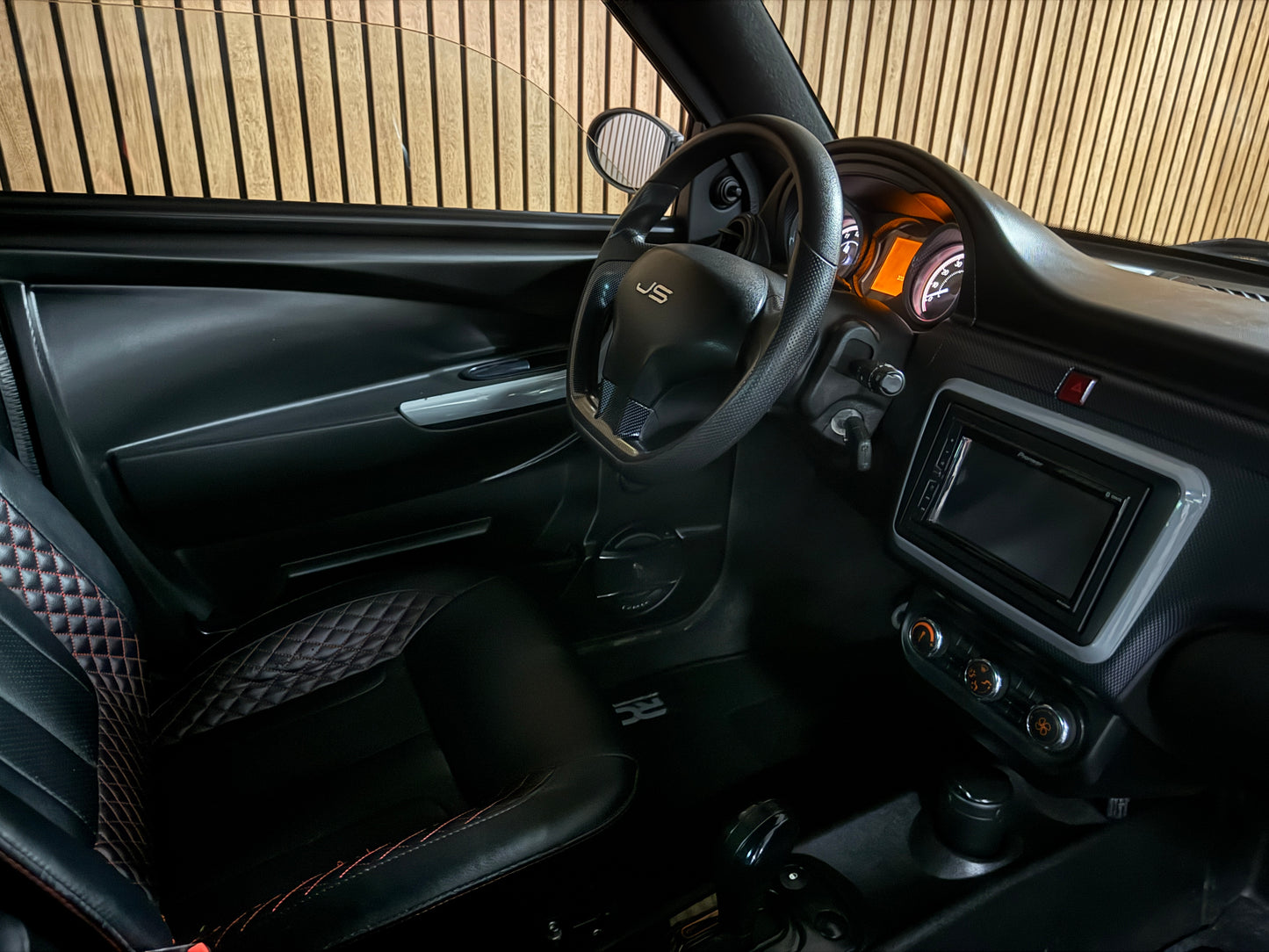 Ligier JS50 Ultimate Sport Nardo Grey | 8 PS leiser DCI Motor | 45 km/h | Rückfahrkamera | Innerhalb 250 KM Kostenlose Lieferung | Mopedauto | Leichtmobile