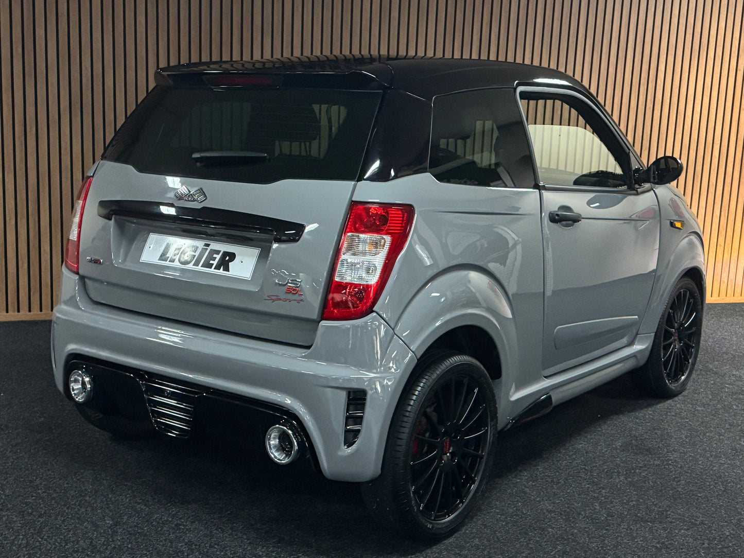 Ligier JS50 Ultimate Sport Nardo Grey | 8 PS leiser DCI Motor | 45 km/h | Rückfahrkamera | Innerhalb 250 KM Kostenlose Lieferung | Mopedauto | Leichtmobile