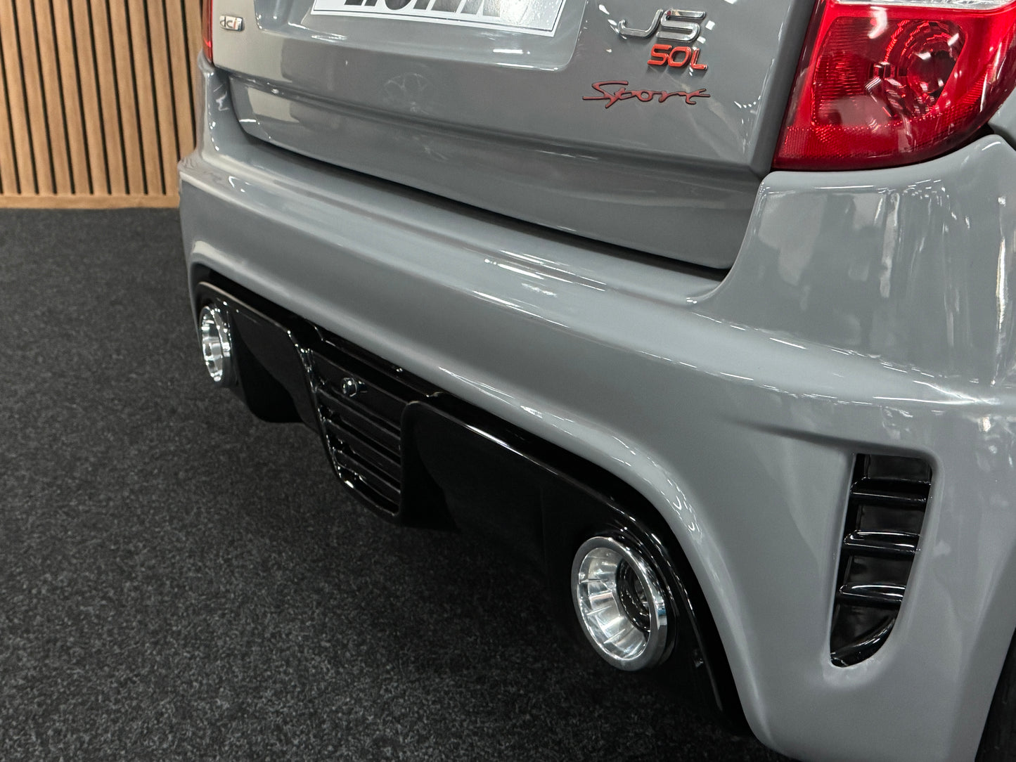 Ligier JS50 Ultimate Sport Nardo Grey | 8 PS leiser DCI Motor | 45 km/h | Rückfahrkamera | Innerhalb 250 KM Kostenlose Lieferung | Mopedauto | Leichtmobile