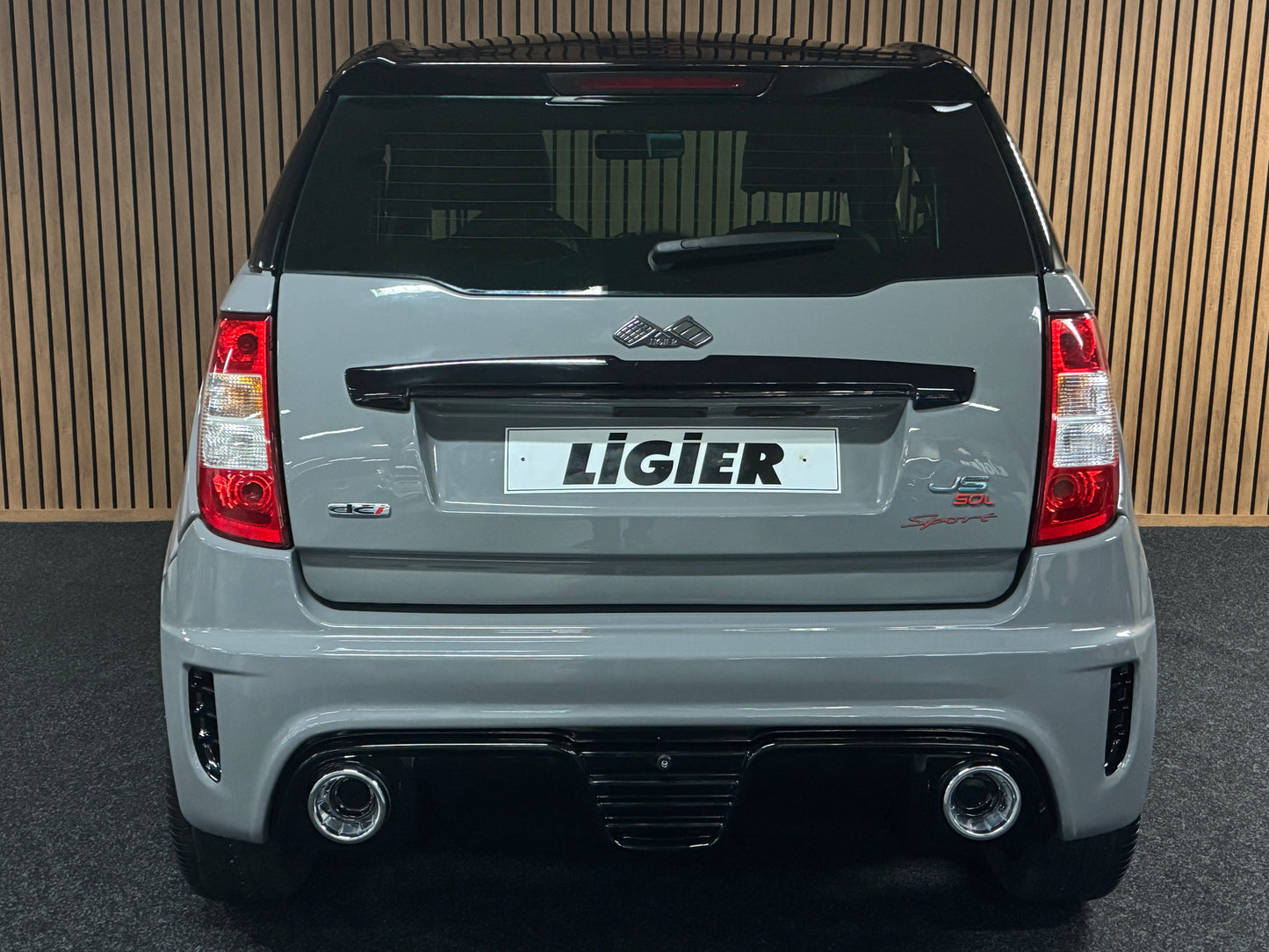 Ligier JS50 Ultimate Sport Nardo Grey | 8 PS leiser DCI Motor | 45 km/h | Rückfahrkamera | Innerhalb 250 KM Kostenlose Lieferung | Mopedauto | Leichtmobile