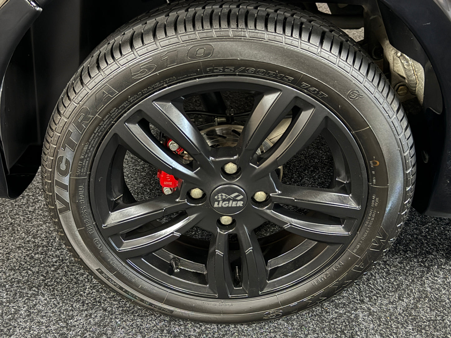 Ligier JS50 Sport | 8 PS leiser DCI Motor | 45 km/h | Rückfahrkamera | Innerhalb 250 KM Kostenlose Lieferung | Mopedauto | Leichtmobile