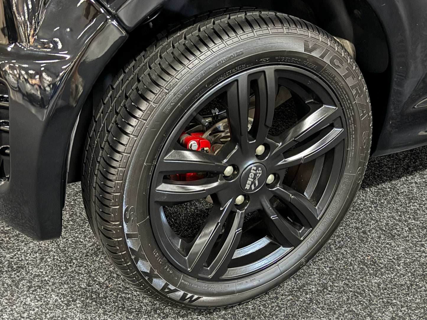 Ligier JS50 Sport | 8 PS leiser DCI Motor | 45 km/h | Rückfahrkamera | Innerhalb 250 KM Kostenlose Lieferung | Mopedauto | Leichtmobile