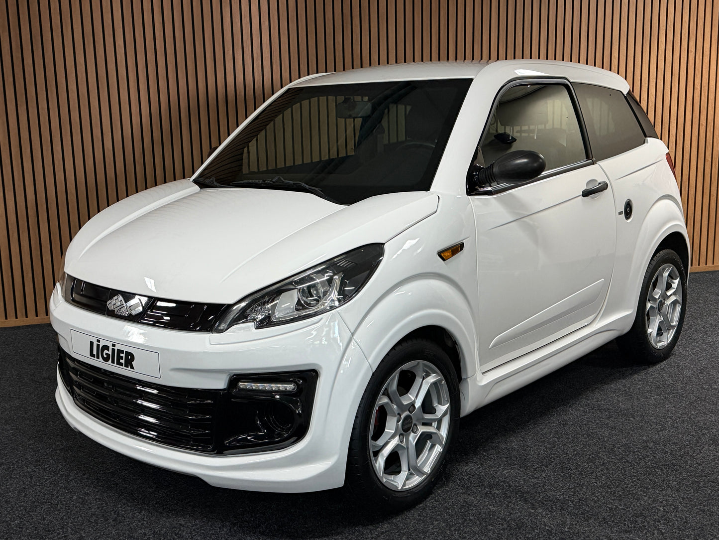 Ligier JS50 Long DCI 2020 | 8 PS leiser DCI Motor | 45 km/h | Rückfahrkamera | Innerhalb 250 KM Kostenlose Lieferung | Mopedauto | Leichtmobile