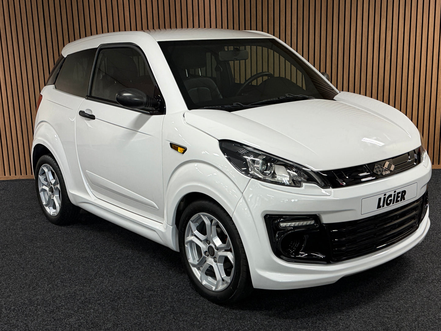 Ligier JS50 Long DCI 2020 | 8 PS leiser DCI Motor | 45 km/h | Rückfahrkamera | Innerhalb 250 KM Kostenlose Lieferung | Mopedauto | Leichtmobile