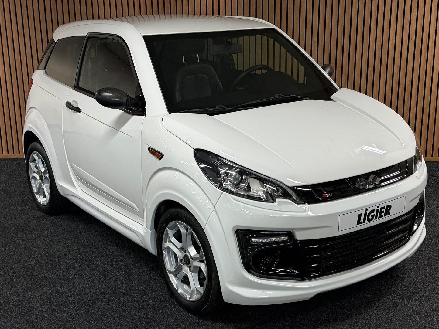 Ligier JS50 Long DCI 2020 | 8 PS leiser DCI Motor | 45 km/h | Rückfahrkamera | Innerhalb 250 KM Kostenlose Lieferung | Mopedauto | Leichtmobile