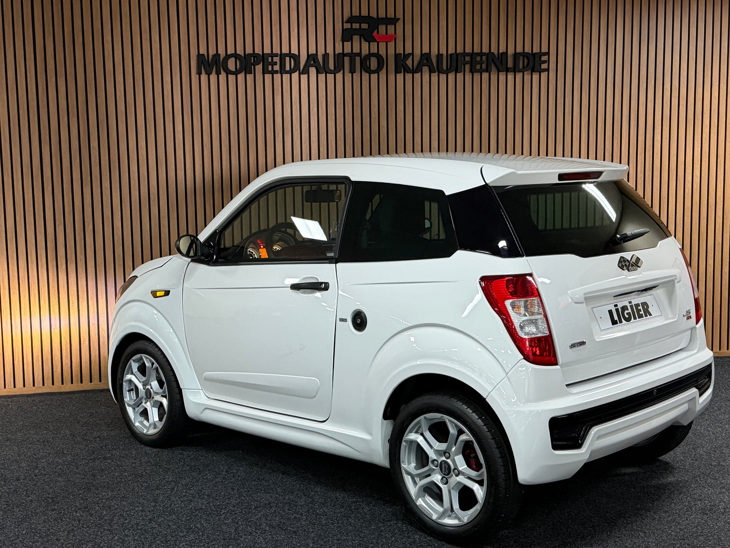 Ligier JS50 Long DCI 2020 | 8 PS leiser DCI Motor | 45 km/h | Rückfahrkamera | Innerhalb 250 KM Kostenlose Lieferung | Mopedauto | Leichtmobile
