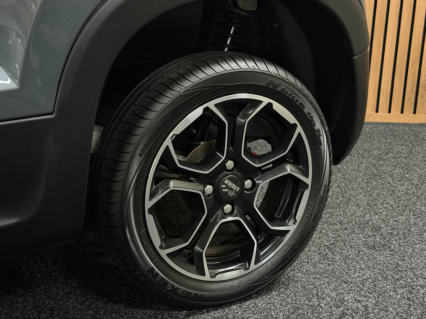 Ligier JS 60 Elegance mit Klima / Servo / Apple CP / DAB+ | Grau | 8 PS leiser DCI Motor | 45 km/h | Rückfahrkamera | Innerhalb 250 KM Kostenlose Lieferung | Mopedauto | Leichtmobile