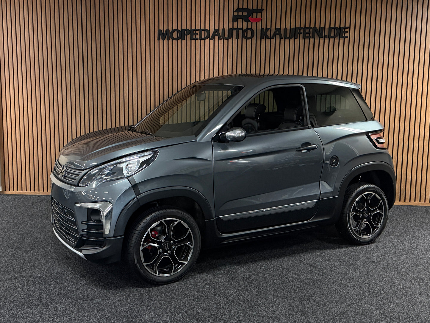 Ligier JS 60 Elegance mit Klima / Servo / Apple CP / DAB+ | Grau | 8 PS leiser DCI Motor | 45 km/h | Rückfahrkamera | Innerhalb 250 KM Kostenlose Lieferung | Mopedauto | Leichtmobile