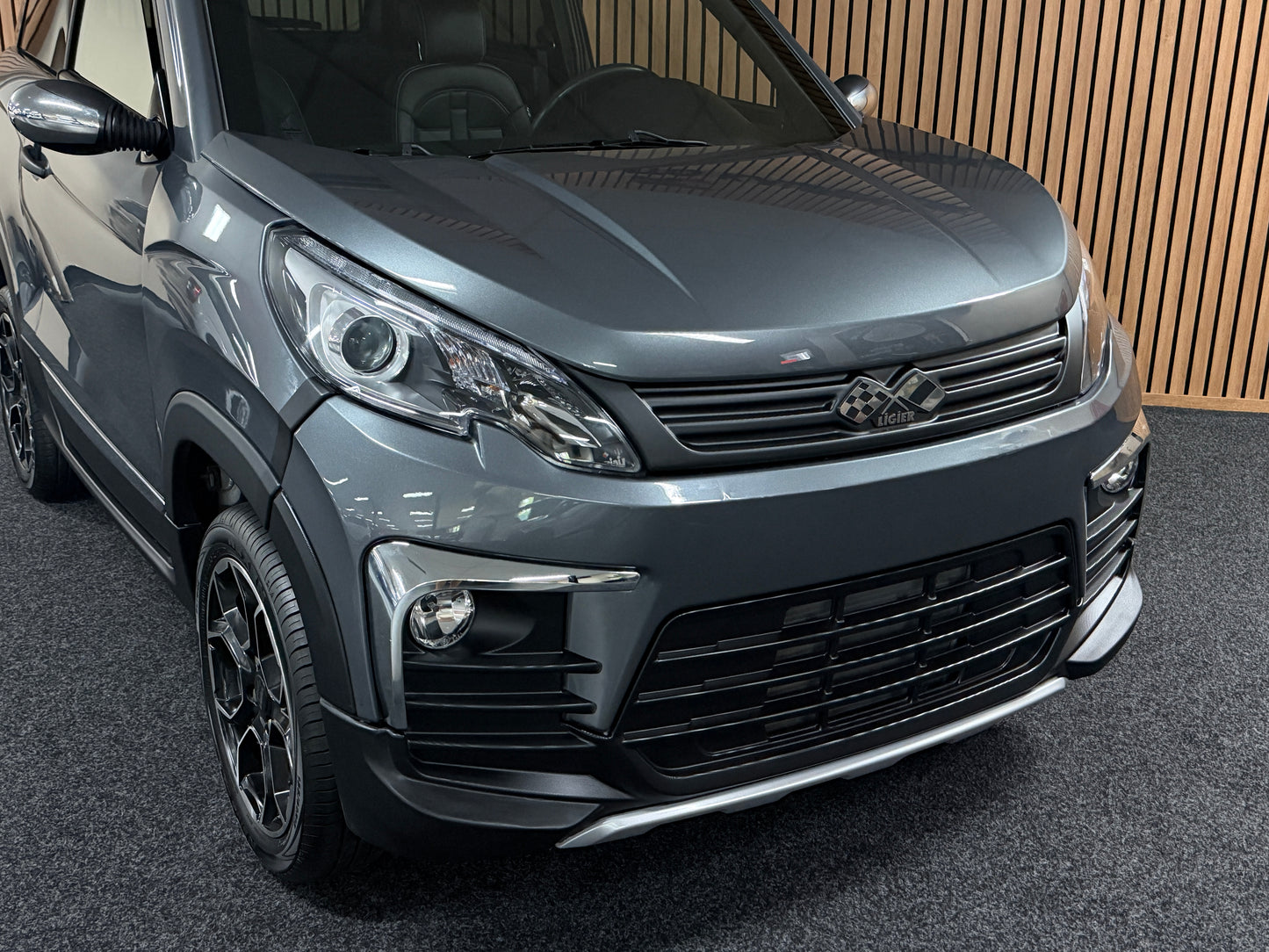Ligier JS 60 Elegance mit Klima / Servo / Apple CP / DAB+ | Grau | 8 PS leiser DCI Motor | 45 km/h | Rückfahrkamera | Innerhalb 250 KM Kostenlose Lieferung | Mopedauto | Leichtmobile