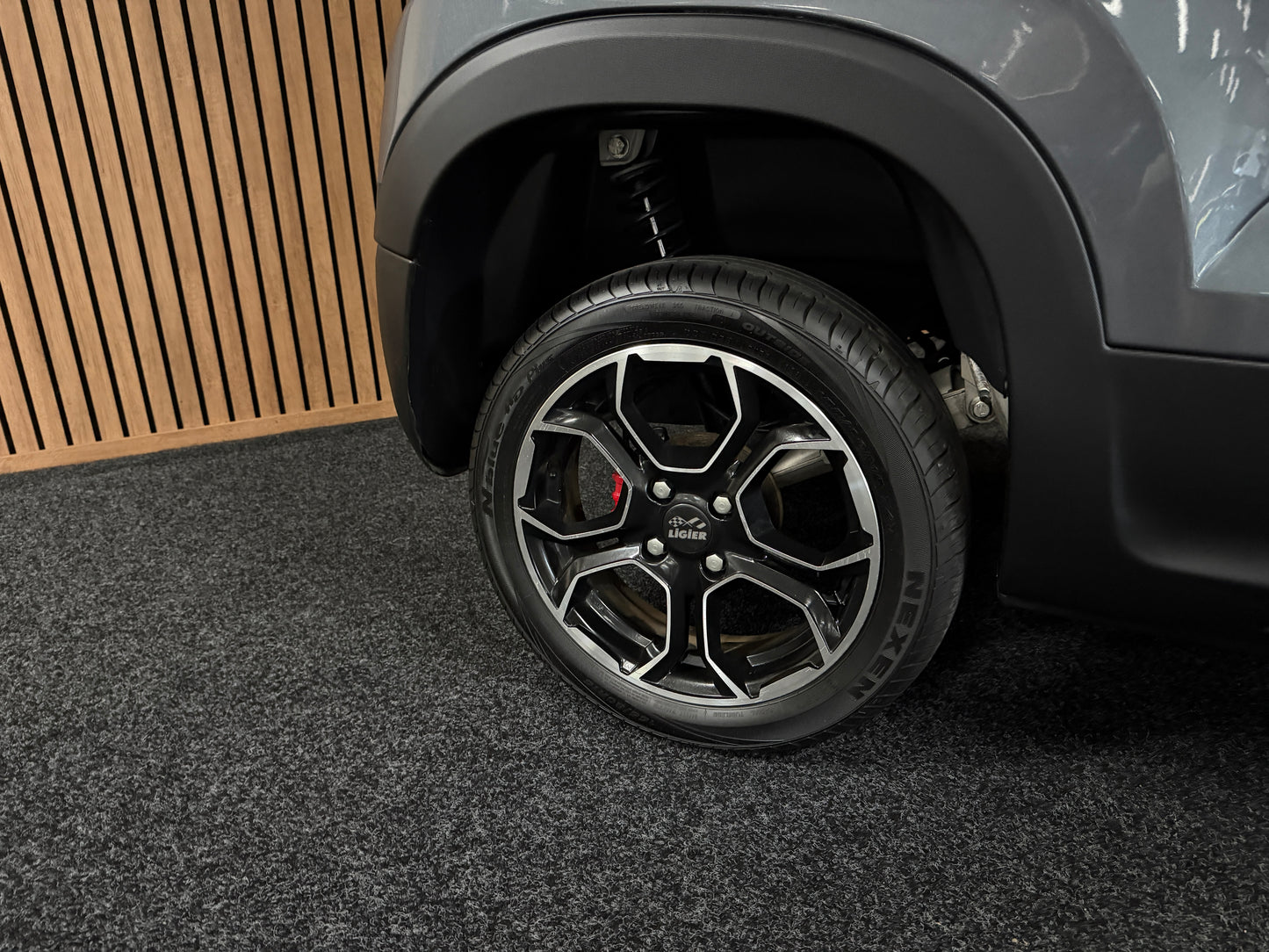 Ligier JS 60 Elegance mit Klima / Servo / Apple CP / DAB+ | Grau | 8 PS leiser DCI Motor | 45 km/h | Rückfahrkamera | Innerhalb 250 KM Kostenlose Lieferung | Mopedauto | Leichtmobile