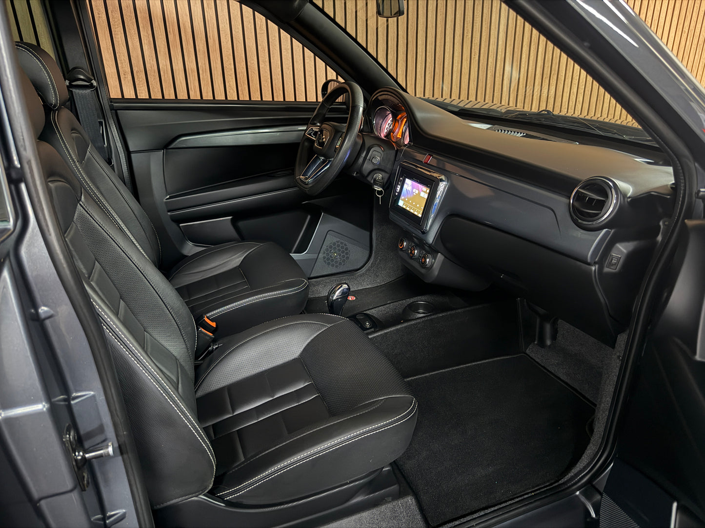 Ligier JS 60 Elegance mit Klima / Servo / Apple CP / DAB+ | Grau | 8 PS leiser DCI Motor | 45 km/h | Rückfahrkamera | Innerhalb 250 KM Kostenlose Lieferung | Mopedauto | Leichtmobile