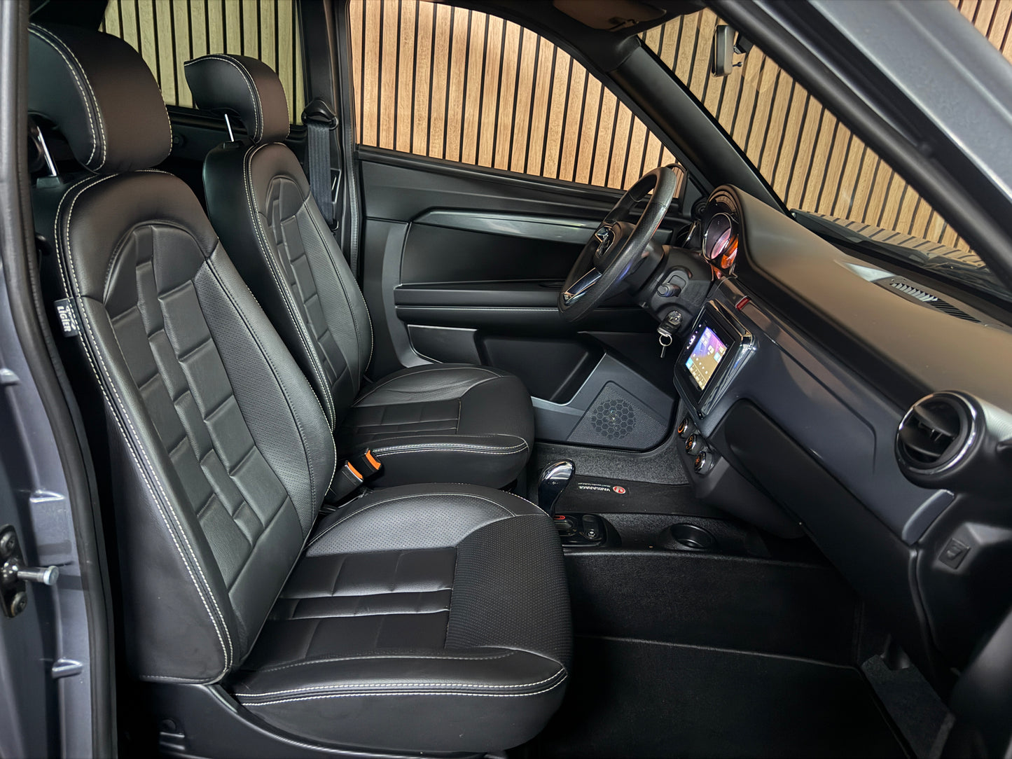 Ligier JS 60 Elegance mit Klima / Servo / Apple CP / DAB+ | Grau | 8 PS leiser DCI Motor | 45 km/h | Rückfahrkamera | Innerhalb 250 KM Kostenlose Lieferung | Mopedauto | Leichtmobile
