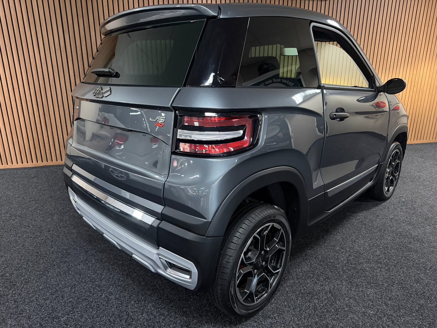 Ligier JS 60 Elegance mit Klima / Servo / Apple CP / DAB+ | Grau | 8 PS leiser DCI Motor | 45 km/h | Rückfahrkamera | Innerhalb 250 KM Kostenlose Lieferung | Mopedauto | Leichtmobile