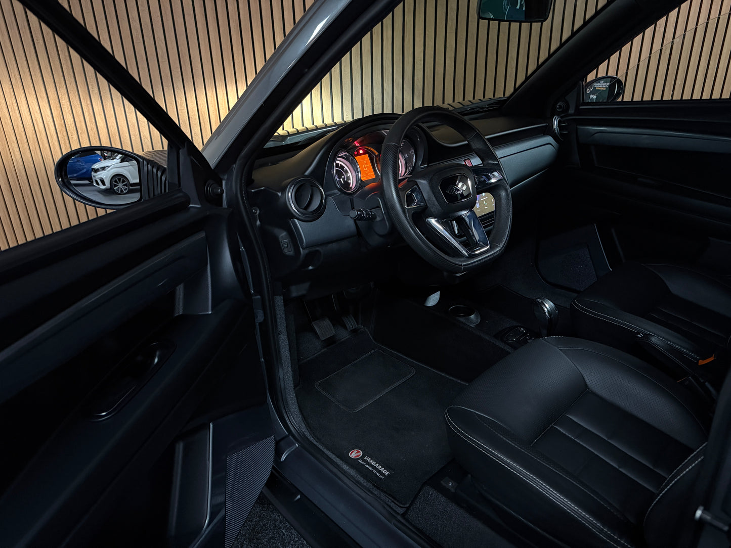 Ligier JS 60 Elegance mit Klima / Servo / Apple CP / DAB+ | Grau | 8 PS leiser DCI Motor | 45 km/h | Rückfahrkamera | Innerhalb 250 KM Kostenlose Lieferung | Mopedauto | Leichtmobile