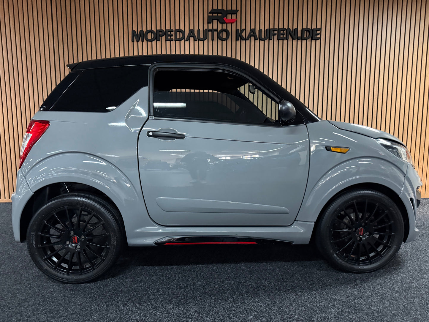 Ligier JS50 Ultimate Sport Nardo Grau | KLIMA | 8 PS leiser DCI Motor | 45 km/h | Rückfahrkamera | Innerhalb 250 KM Kostenlose Lieferung | Mopedauto | Leichtmobile