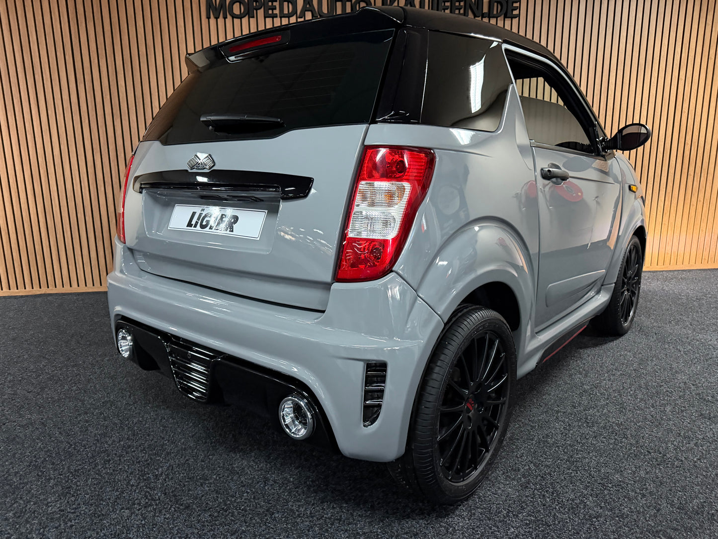 Ligier JS50 Ultimate Sport Nardo Grau | KLIMA | 8 PS leiser DCI Motor | 45 km/h | Rückfahrkamera | Innerhalb 250 KM Kostenlose Lieferung | Mopedauto | Leichtmobile