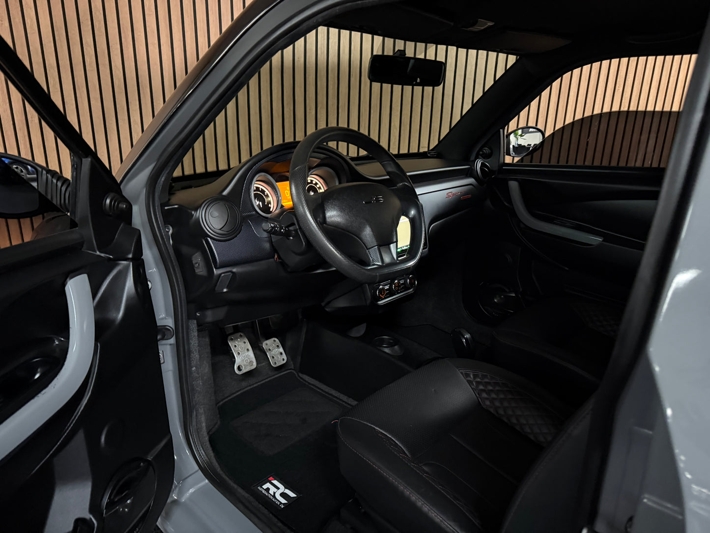 Ligier JS50 Ultimate Sport Nardo Grau | KLIMA | 8 PS leiser DCI Motor | 45 km/h | Rückfahrkamera | Innerhalb 250 KM Kostenlose Lieferung | Mopedauto | Leichtmobile