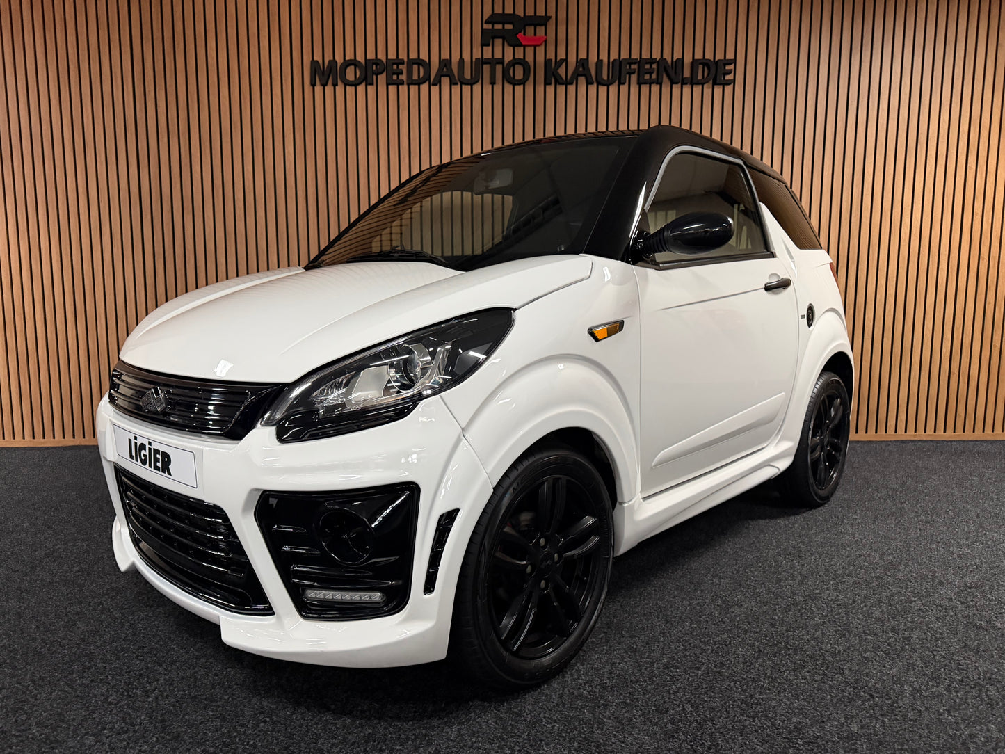 Ligier JS50 Sport | 8 PS leiser DCI Motor | 45 km/h | Rückfahrkamera | Innerhalb 250 KM Kostenlose Lieferung | Mopedauto | Leichtmobile