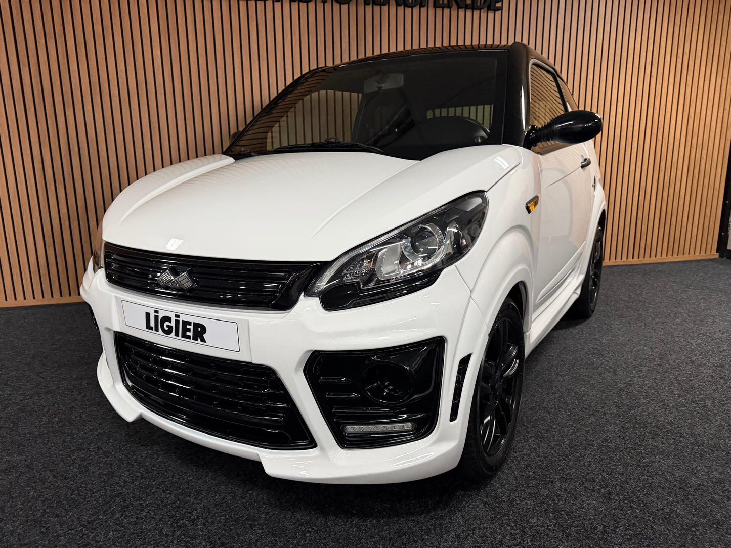Ligier JS50 Sport | 8 PS leiser DCI Motor | 45 km/h | Rückfahrkamera | Innerhalb 250 KM Kostenlose Lieferung | Mopedauto | Leichtmobile